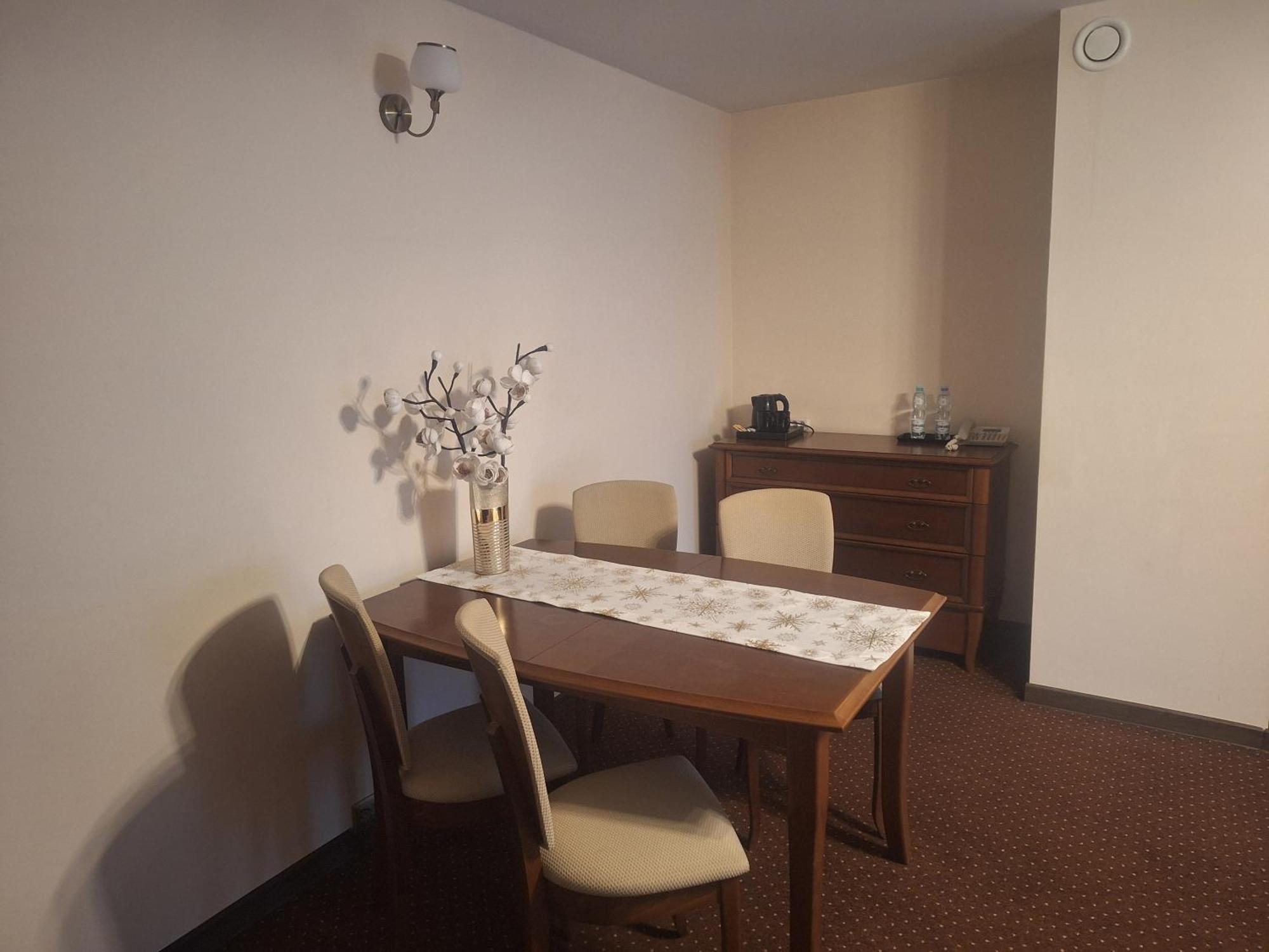 Hotel W Dobieszkowie 스트리코프 외부 사진